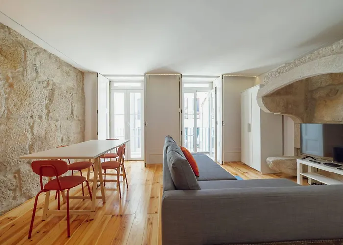 Cozy Almada By Hosty